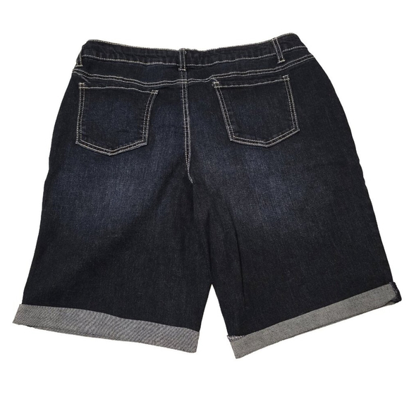 NWOT Arizona Junior’s Size 18 ½ Plus Bermuda Shorts - Picture 2 of 4